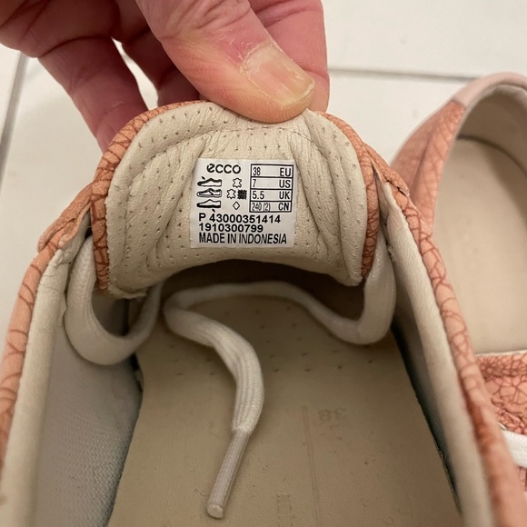 NWOT Ecco Soft Leather Sneakers in Pink - Picture 5 of 5